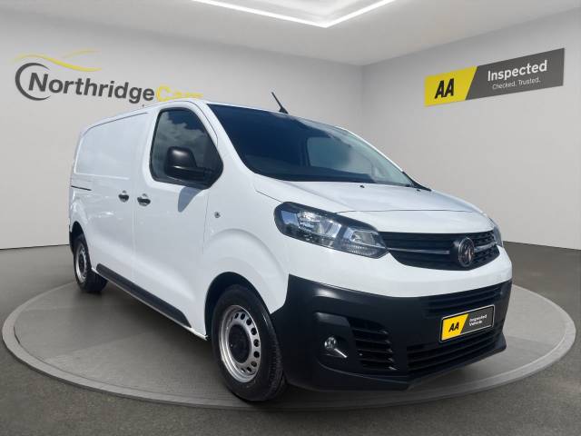 Vauxhall Vivaro 3100 2.0d 145PS Dynamic H1 Van Panel Van Diesel White